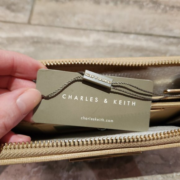 NEW (with tags) CHARLES & KEITH Wallet with zipper - Picture 6 of 8